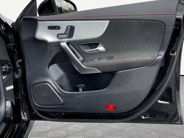 Used 2023 Mercedes-Benz CLA 250 image 29