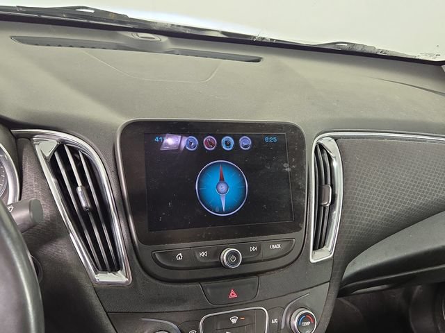 Used 2018 Chevrolet Malibu LT FWD image 17