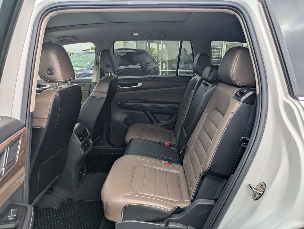 Certified 2024 Volkswagen Atlas SEL AWD/4WD image 16