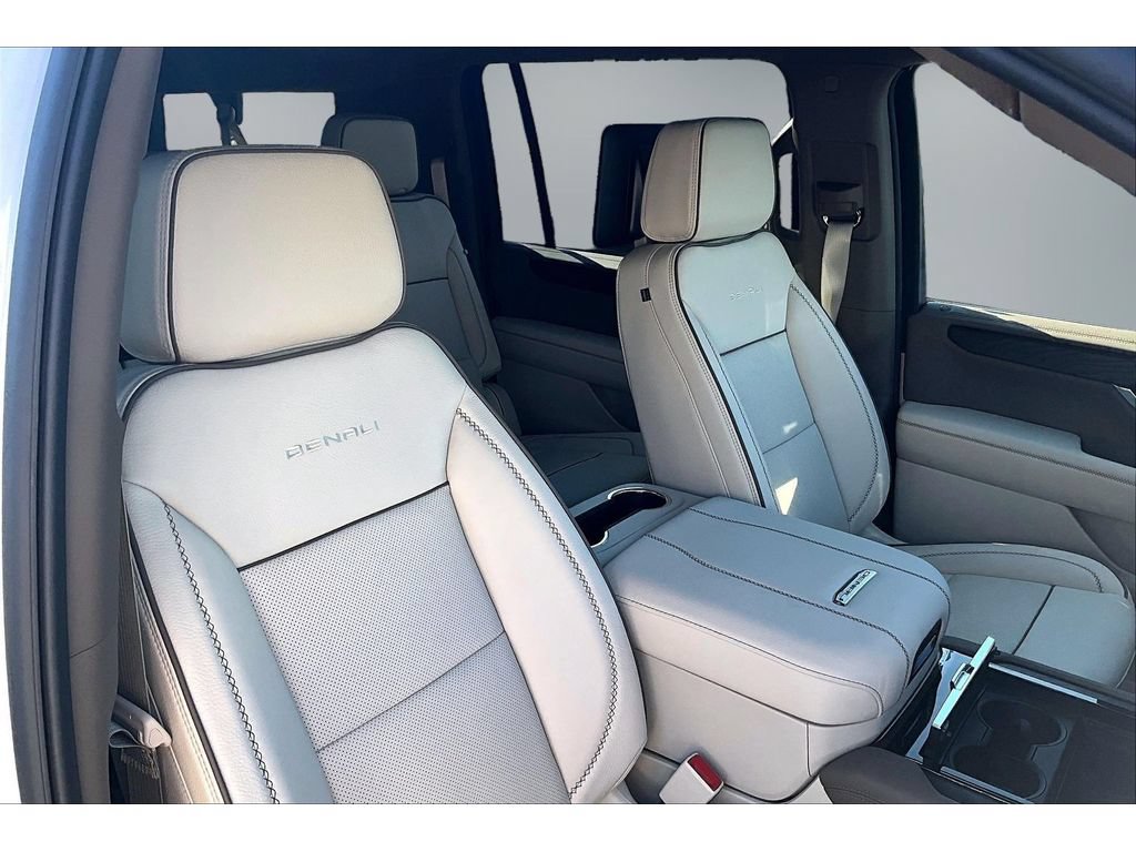 New 2026 GMC Yukon XL Denali w/ Denali Reserve Package AWD/4WD image 10