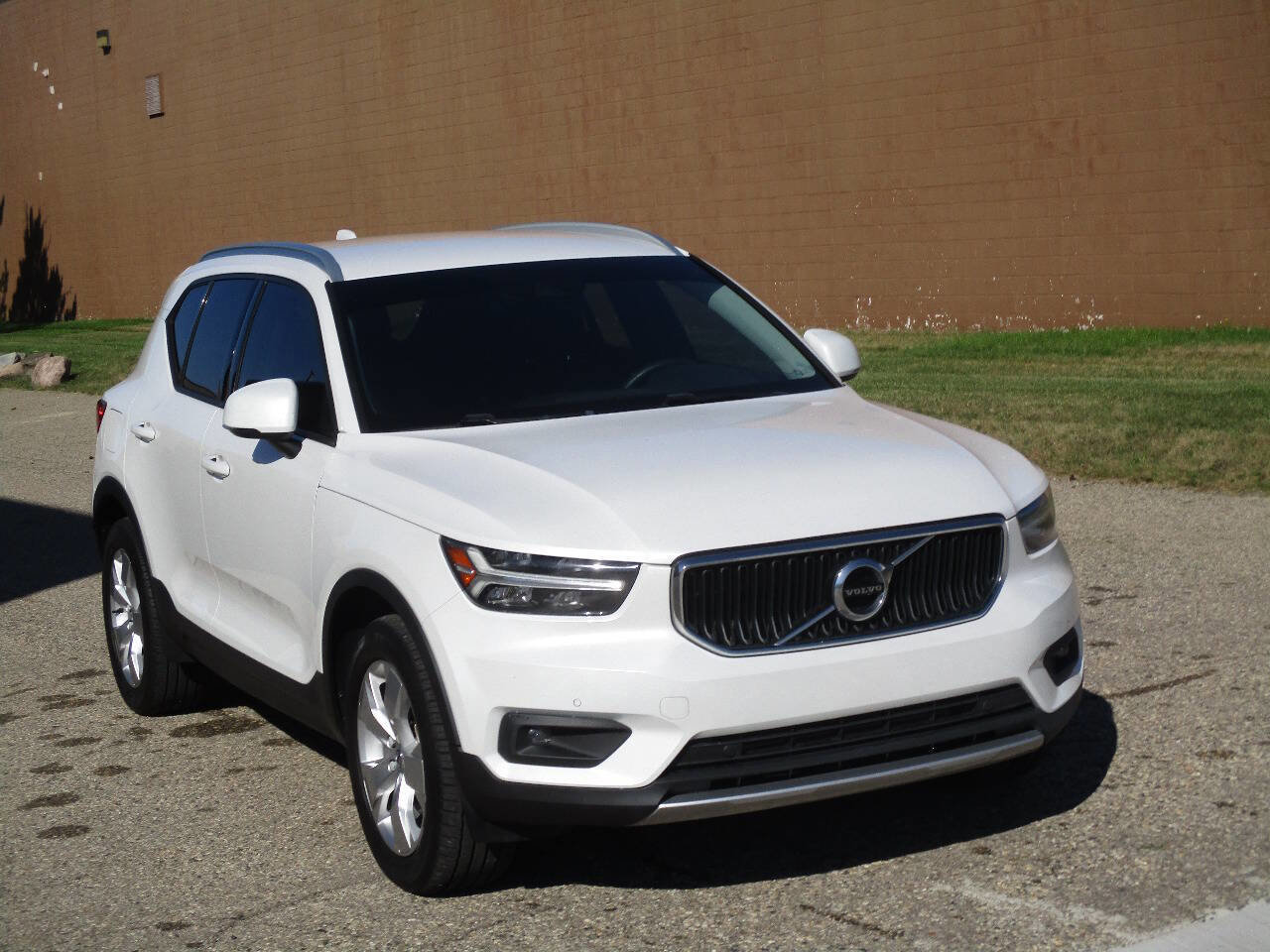 Used 2022 Volvo XC40 T5 Momentum image 10