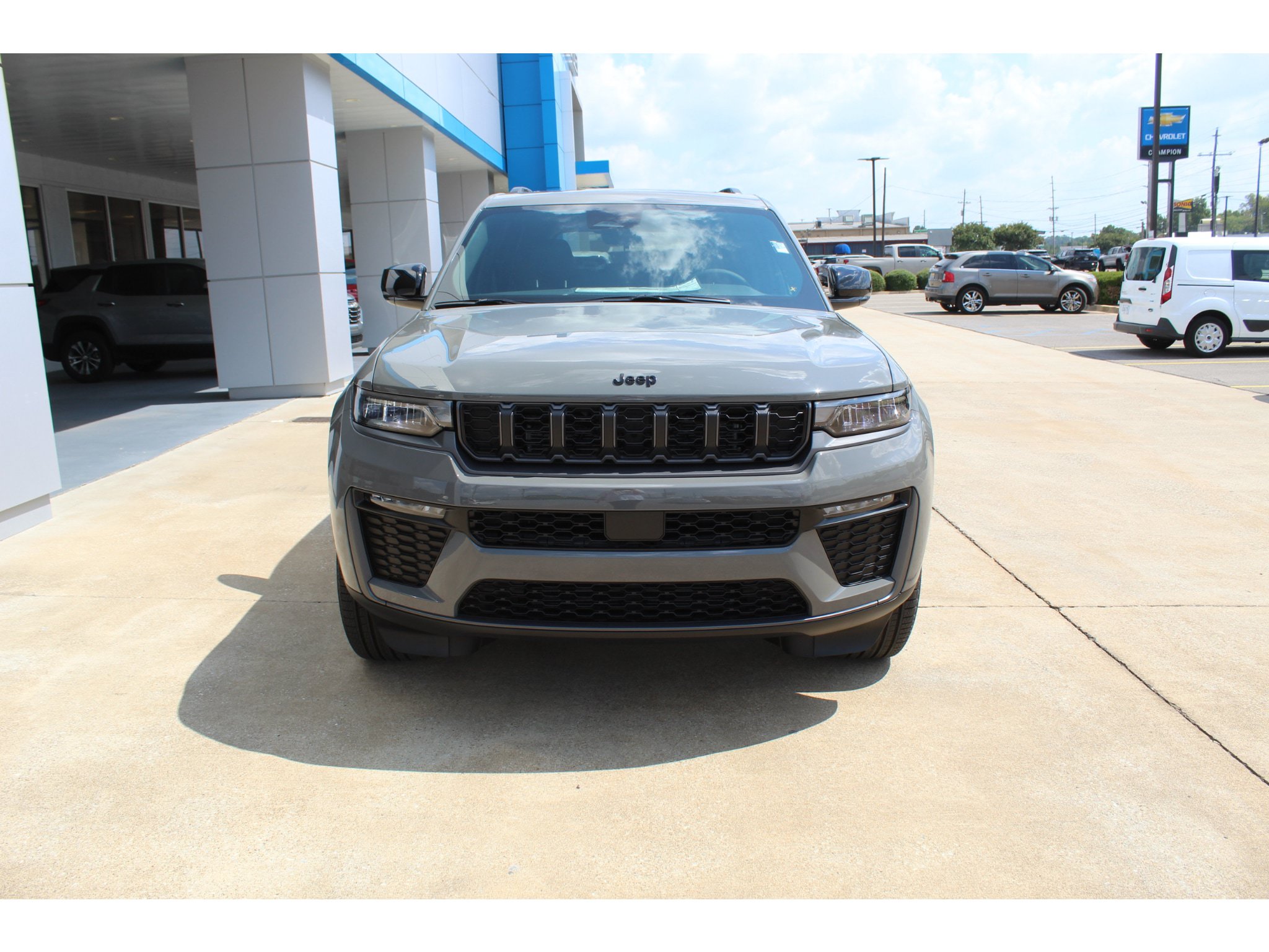 New 2027 Jeep Grand Cherokee Limited AWD/4WD image 3