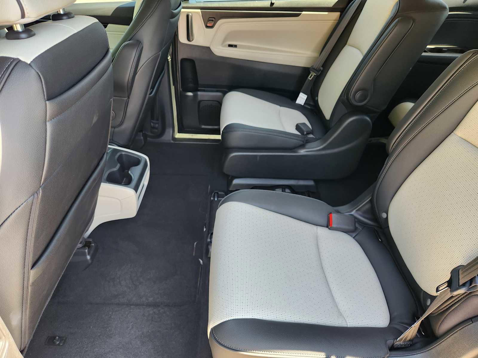 Used 2026 Honda Odyssey Elite image 31