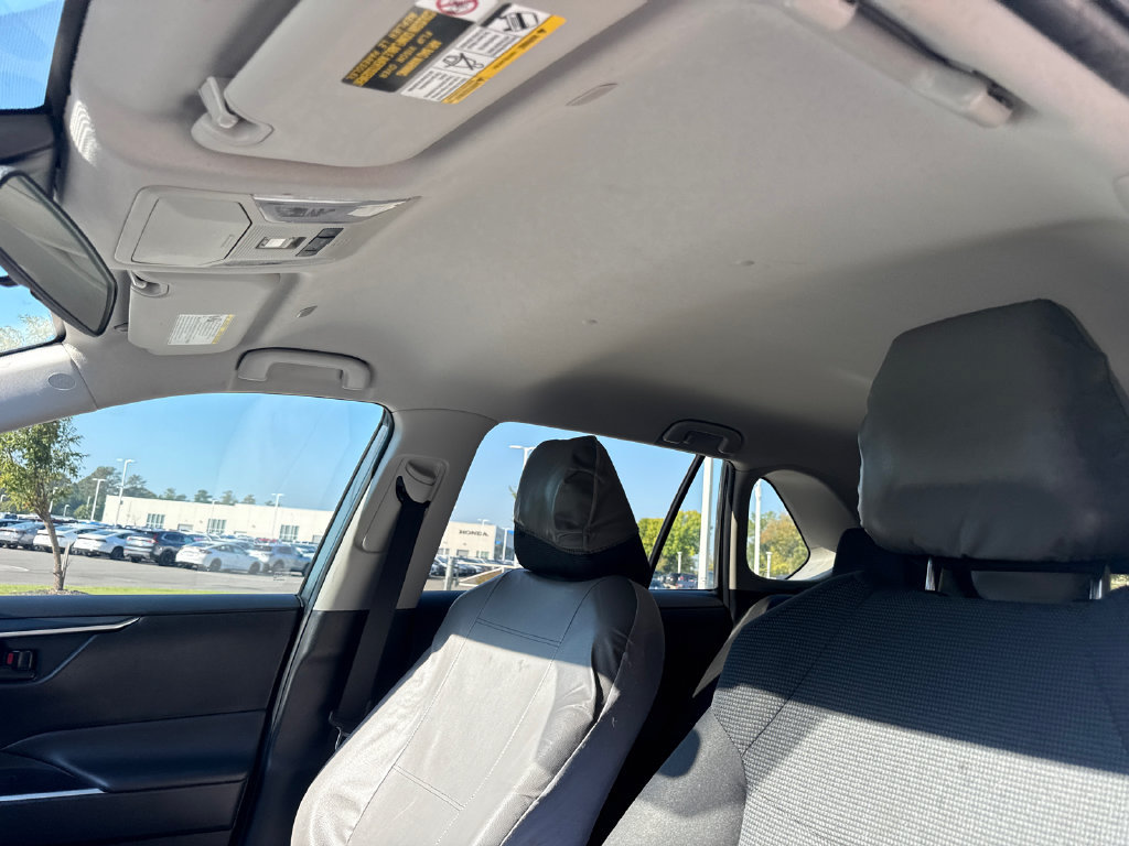 Used 2024 Toyota RAV4 LE FWD image 31