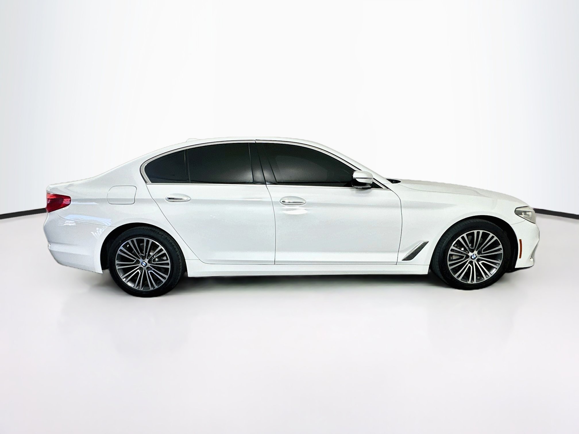 Used 2018 BMW 530i RWD image 10