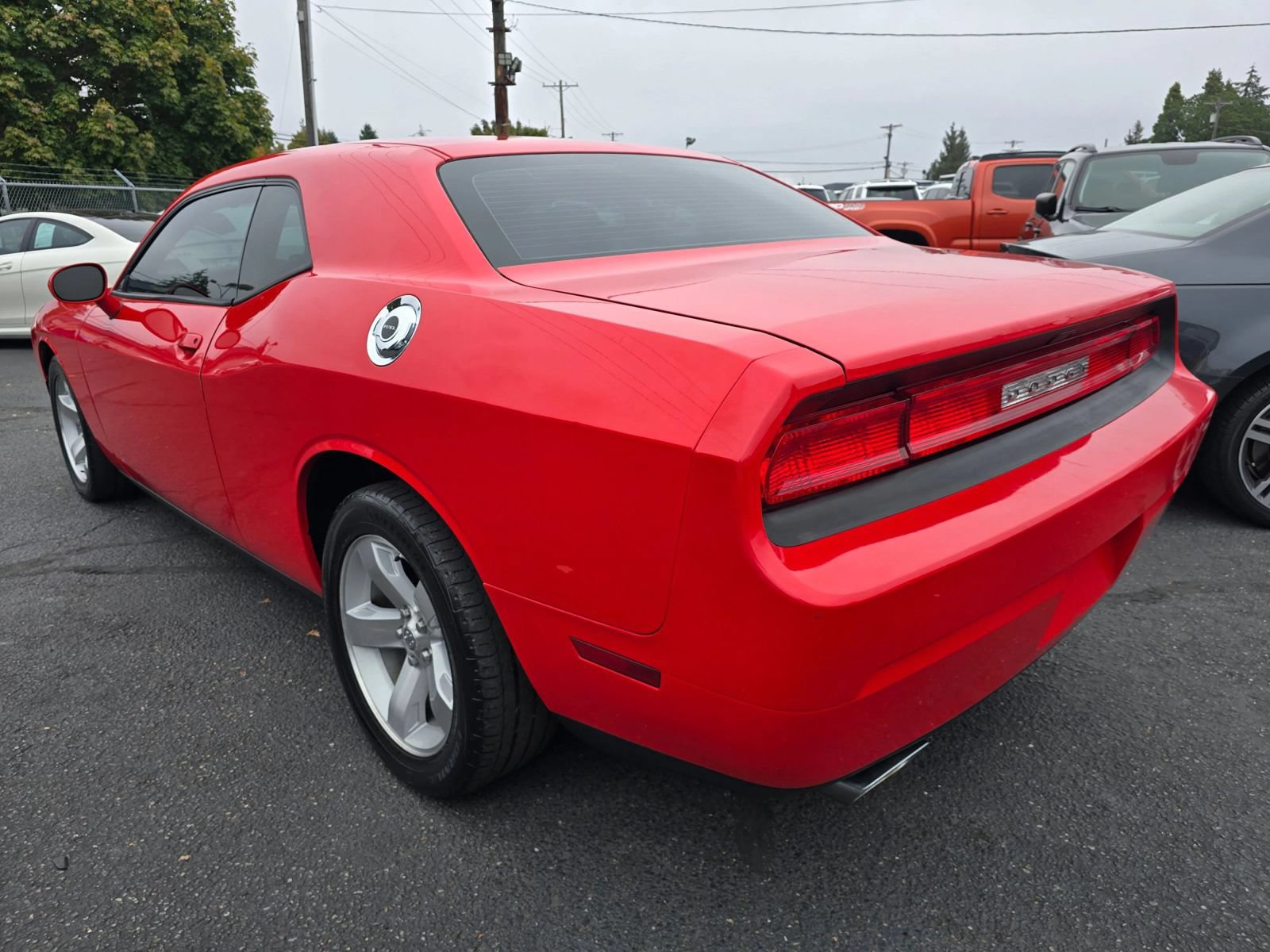 Used 2014 Dodge Challenger SXT RWD image 4