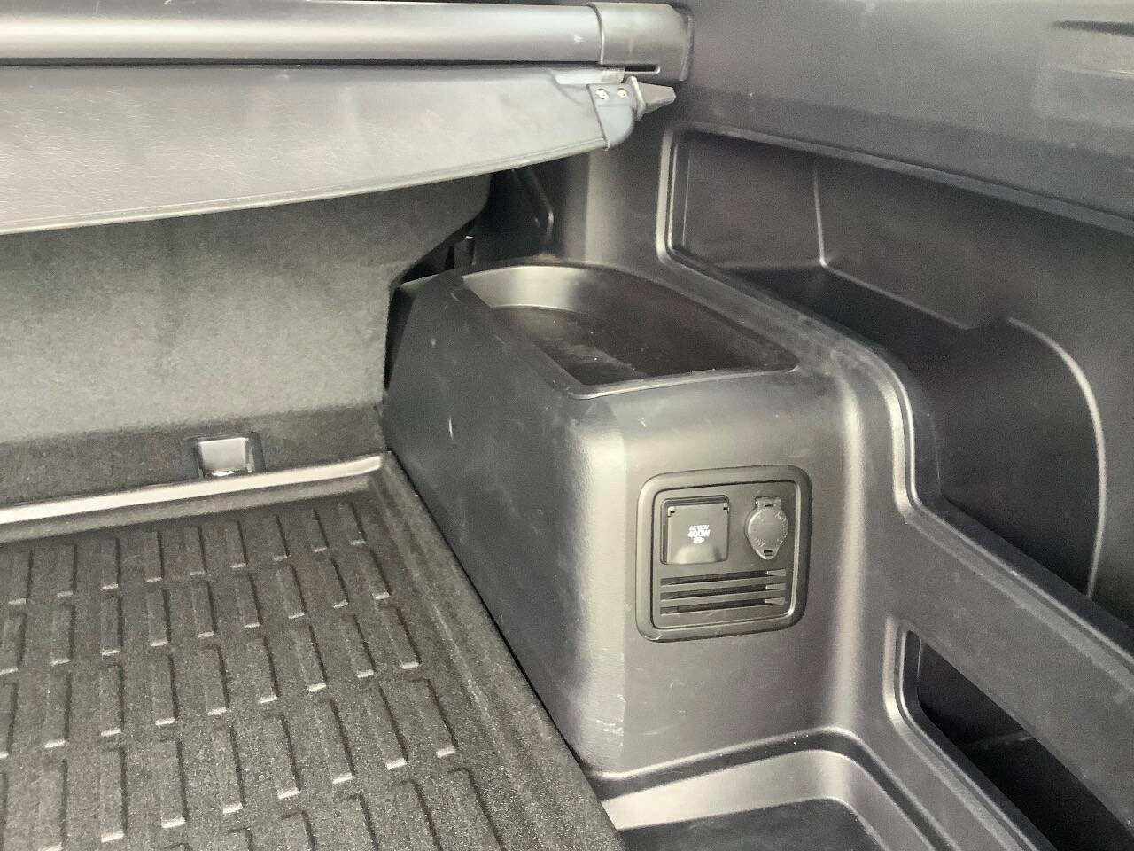 Used 2021 Toyota 4Runner Venture w/ Moonroof Package AWD/4WD image 34