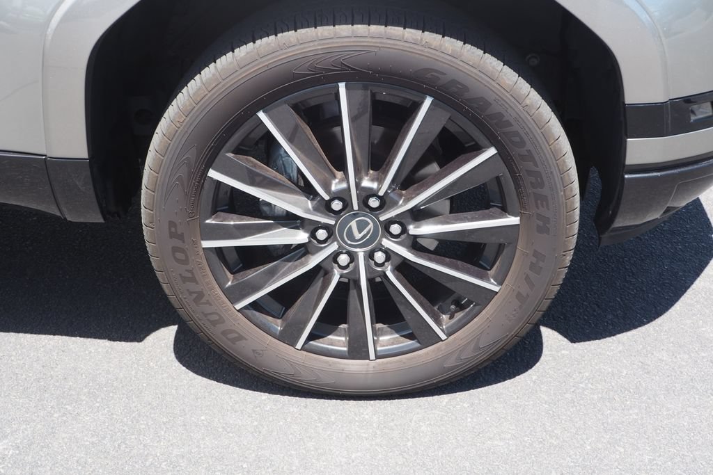 Used 2025 Lexus GX 550 w/ Accessory Package (31) AWD/4WD image 10