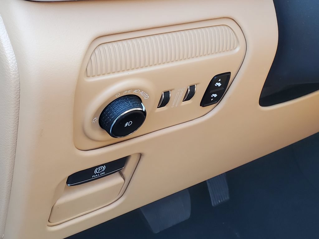 Used 2025 Jeep Grand Wagoneer L Series III w/ Rear Seat Video Group 1 AWD/4WD image 10