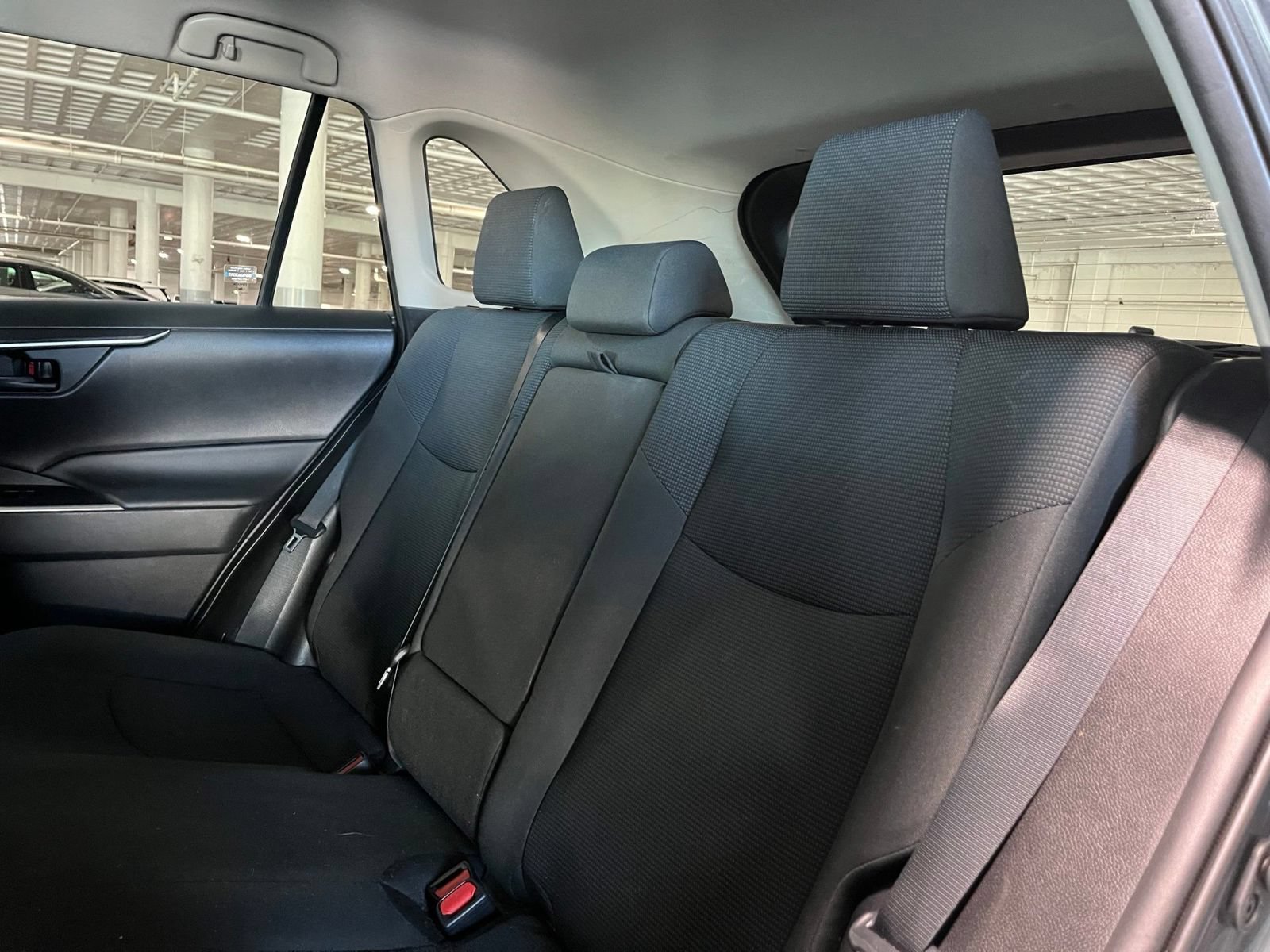 Used 2021 Toyota RAV4 LE AWD/4WD image 33