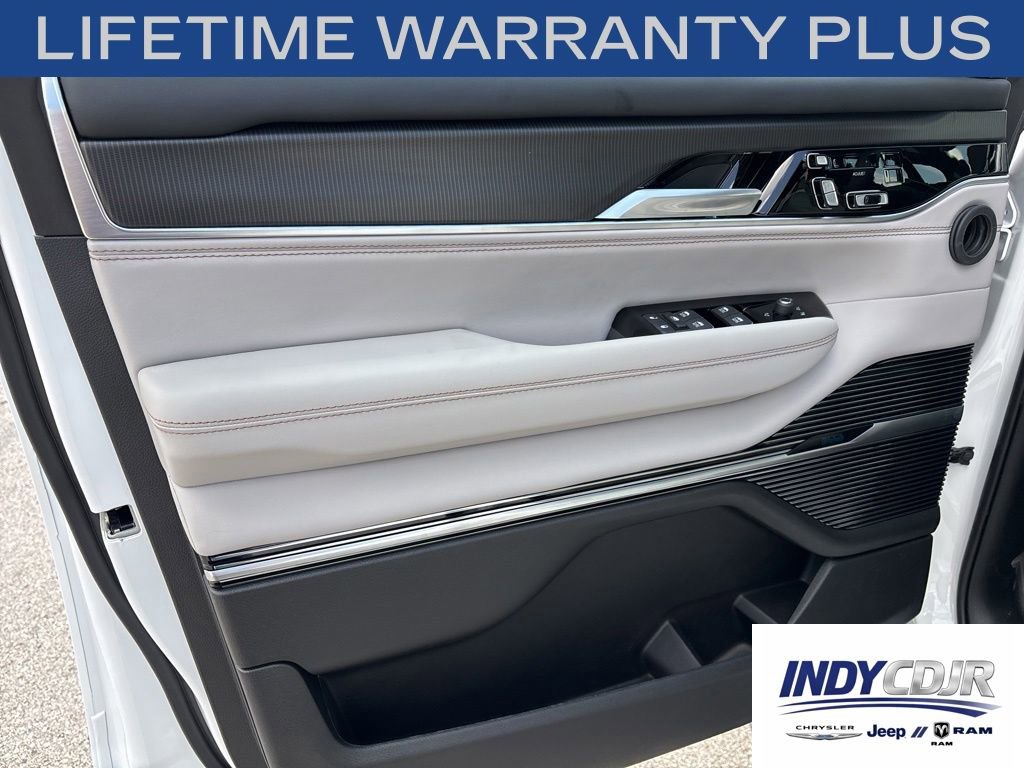 New 2026 Jeep Grand Wagoneer L Summit AWD/4WD image 8
