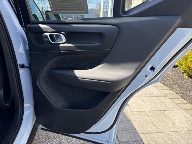 Used 2025 Volvo XC40 B5 Plus AWD/4WD image 13