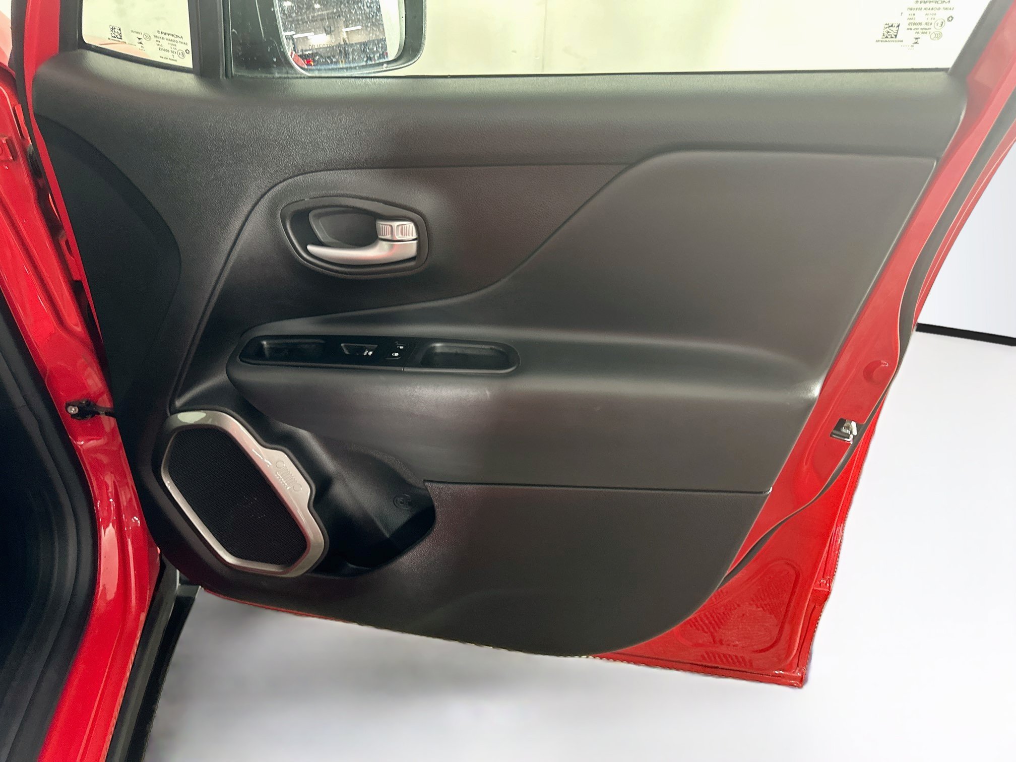 Used 2023 Jeep Renegade Latitude AWD/4WD image 31