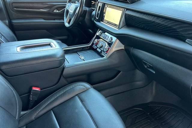 Used 2022 GMC Yukon Denali w/ Denali Premium Package AWD/4WD image 21