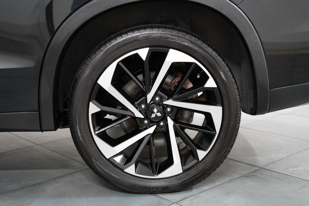 Used 2023 Mitsubishi Outlander SE FWD image 32