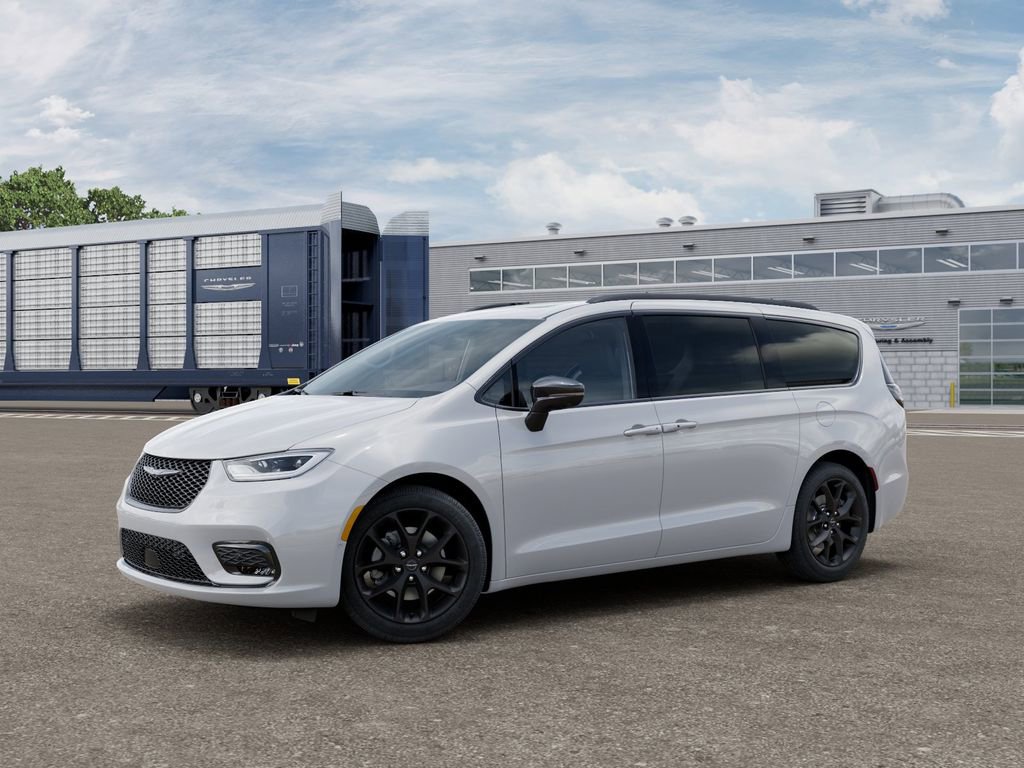 New 2026 Chrysler Pacifica Limited image 2
