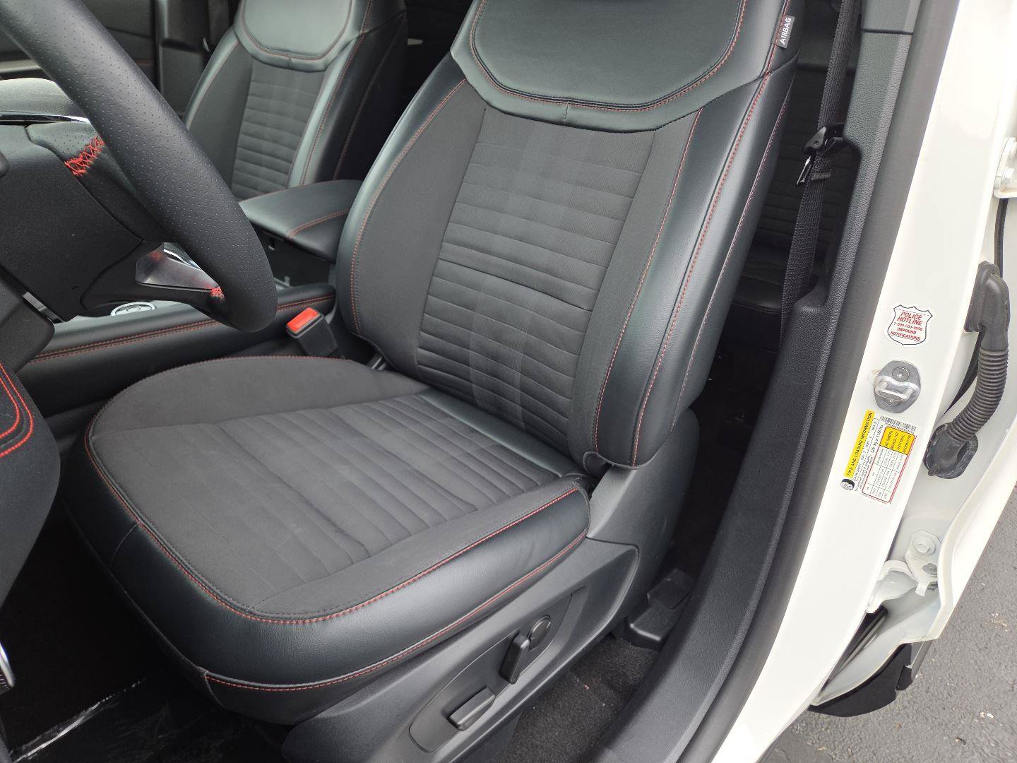Used 2025 Ford Explorer ST-Line w/ ST-Line Street Pack AWD/4WD image 20