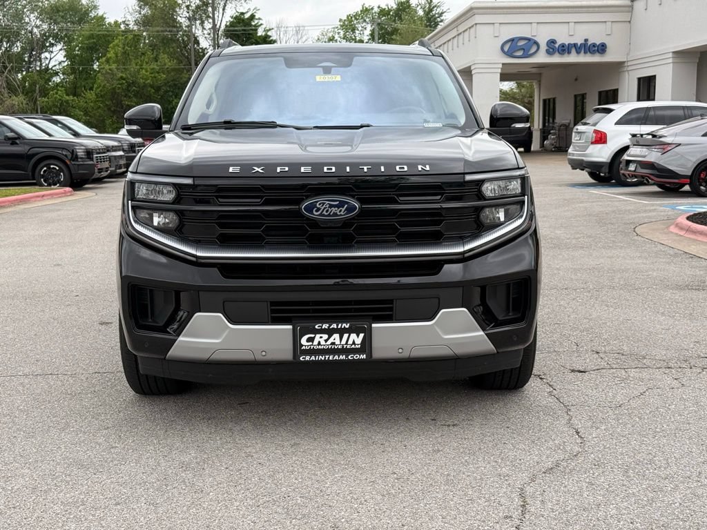 Used 2025 Ford Expedition Platinum AWD/4WD image 2