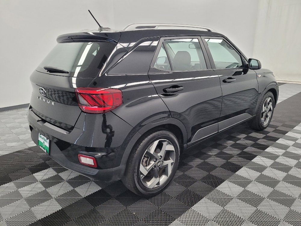 Used 2023 Hyundai Venue SEL FWD image 10