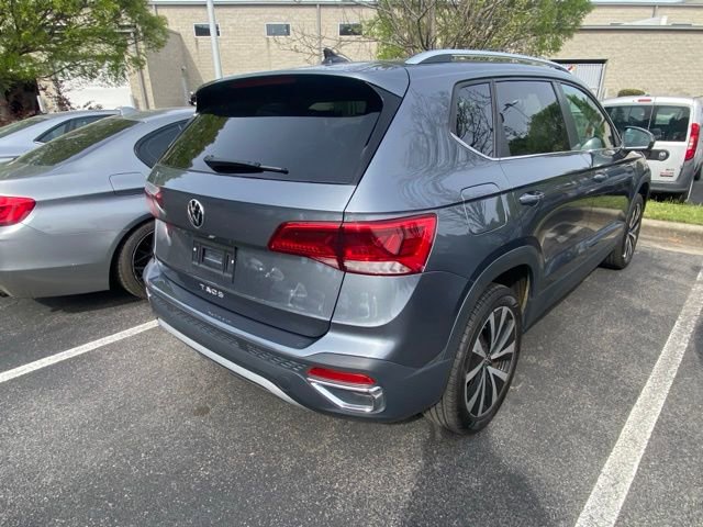 Certified 2024 Volkswagen Taos SE image 4