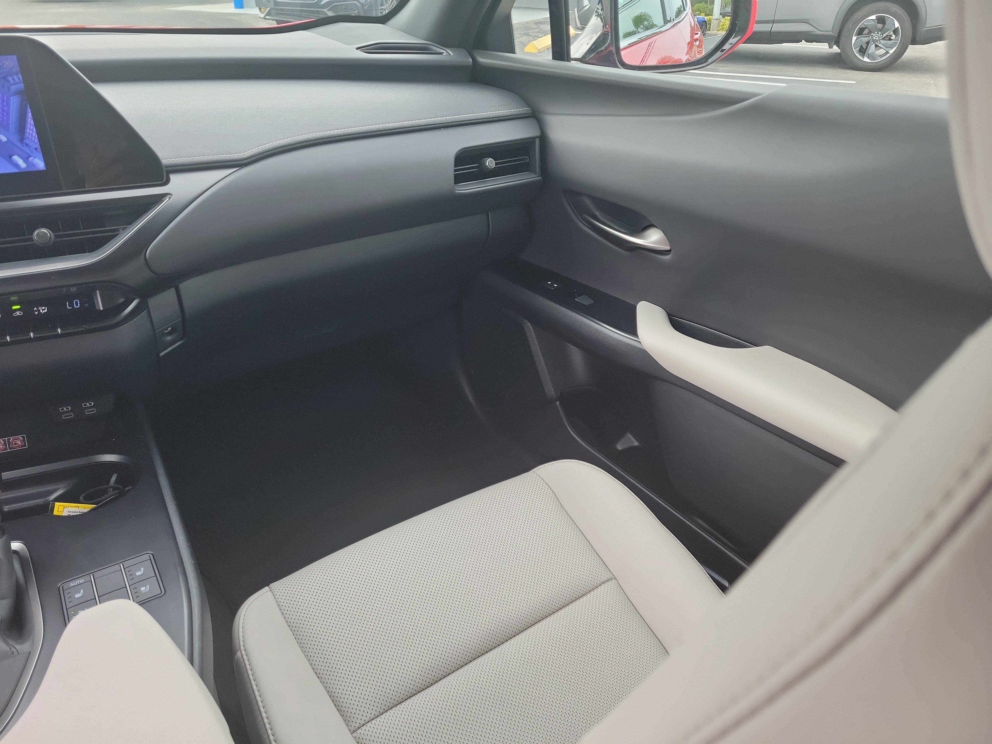 Used 2024 Lexus UX 250h F Sport FWD image 18