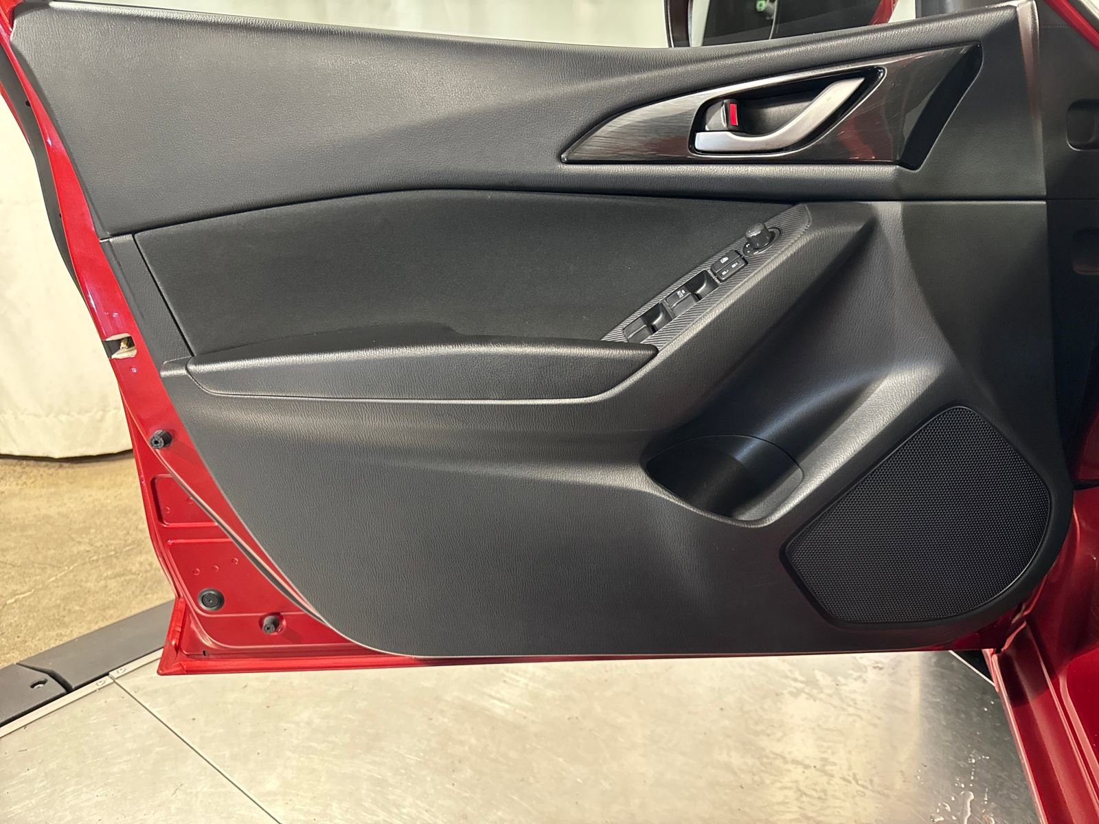 Used 2015 MAZDA MAZDA3 i Sport FWD image 24