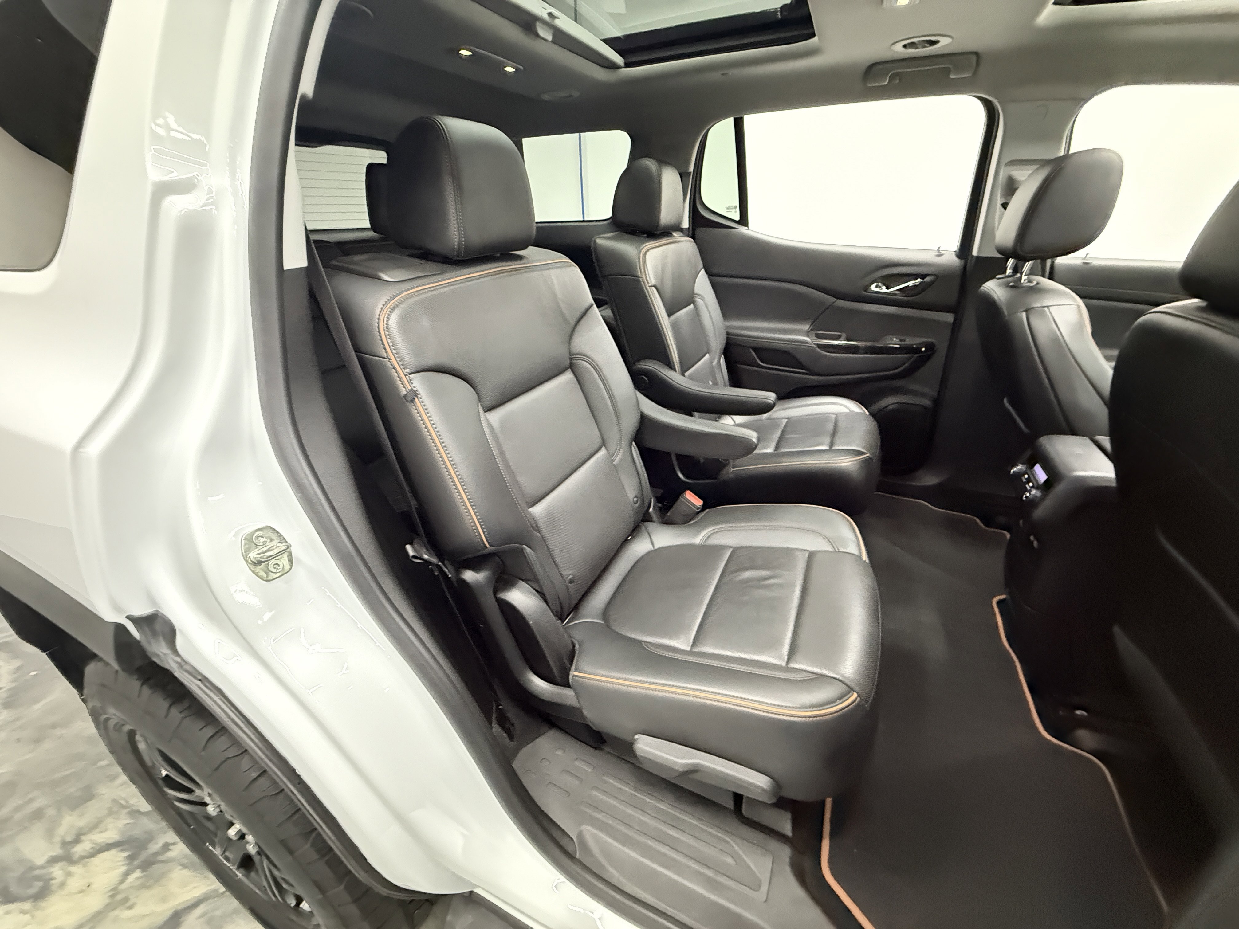 Used 2021 GMC Acadia AT4 image 26