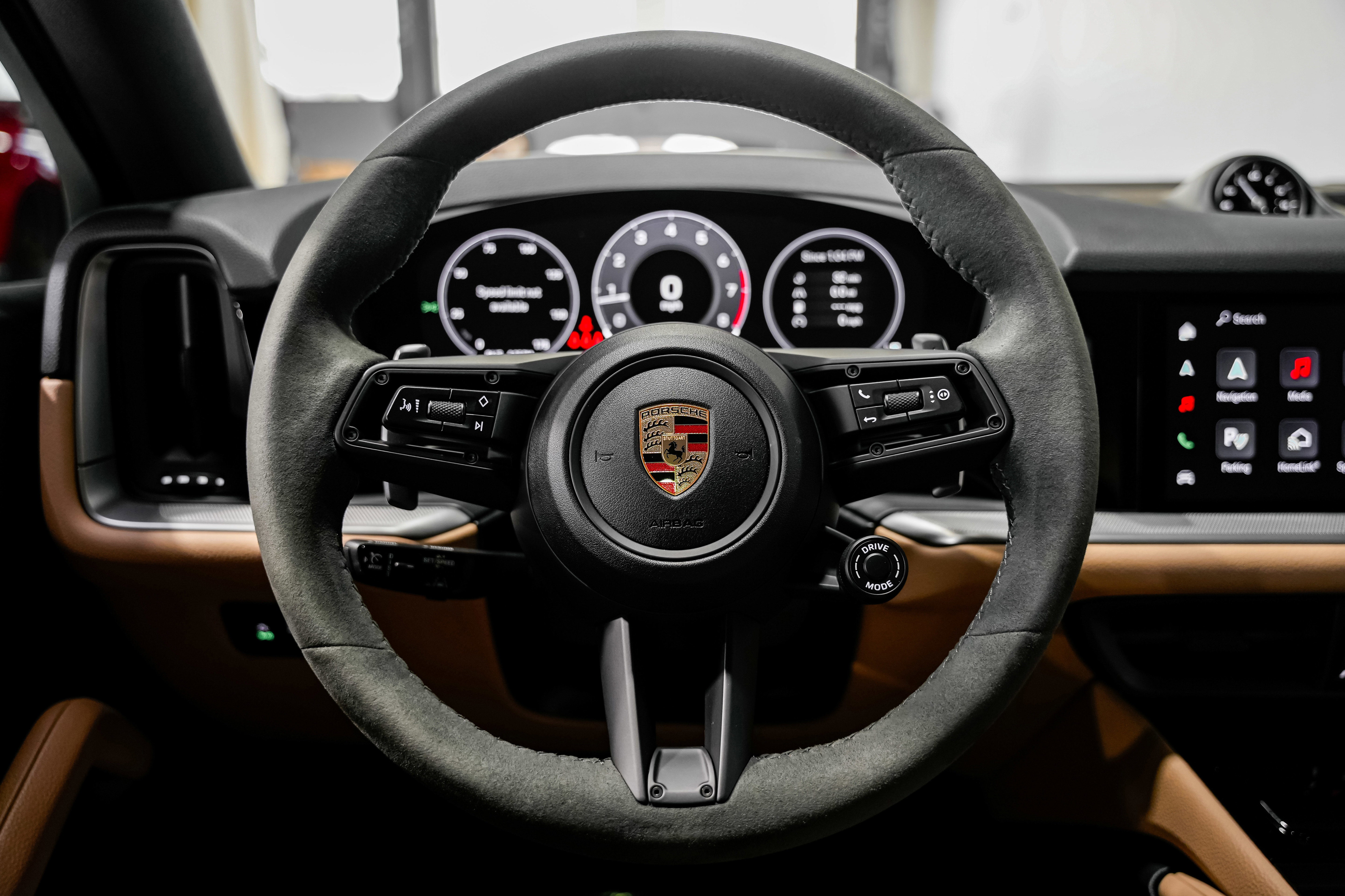 Used 2024 Porsche Cayenne Coupe w/ Premium Package Plus image 11