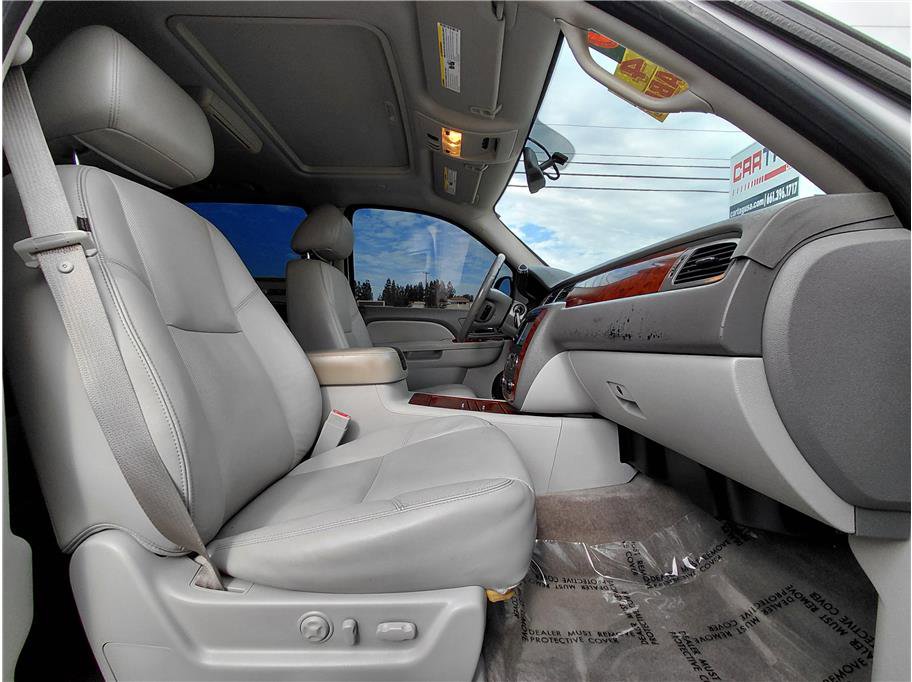 Used 2010 Chevrolet Suburban LTZ image 18