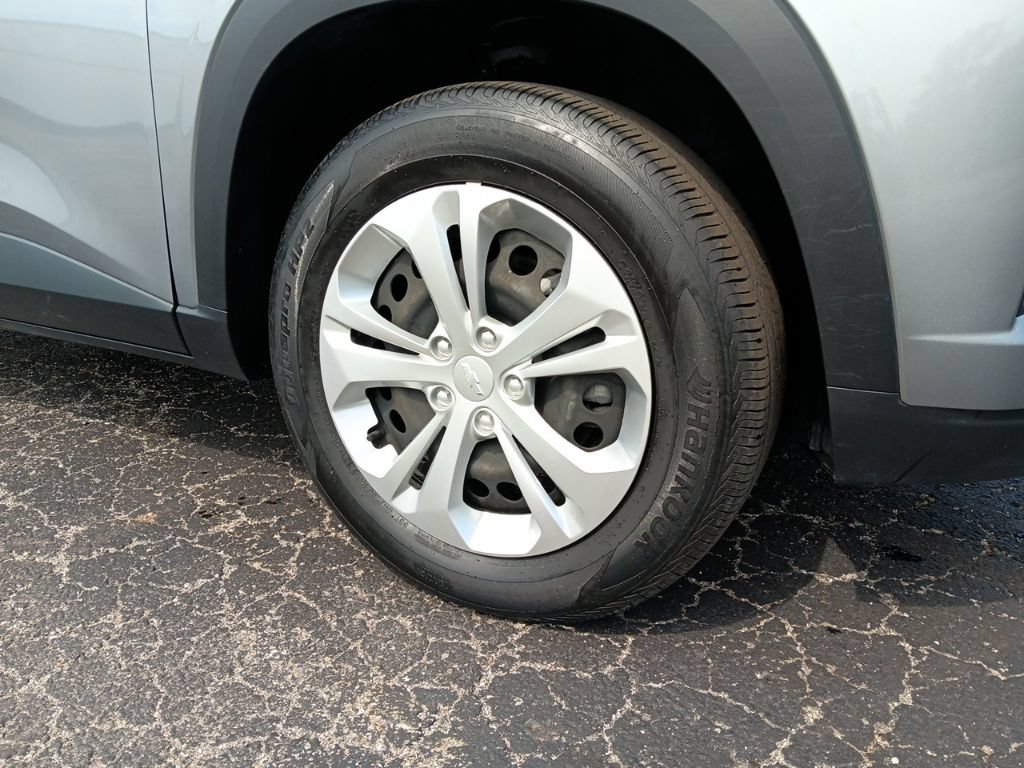 Used 2024 Chevrolet Trax LS w/ Driver Confidence Package FWD image 3