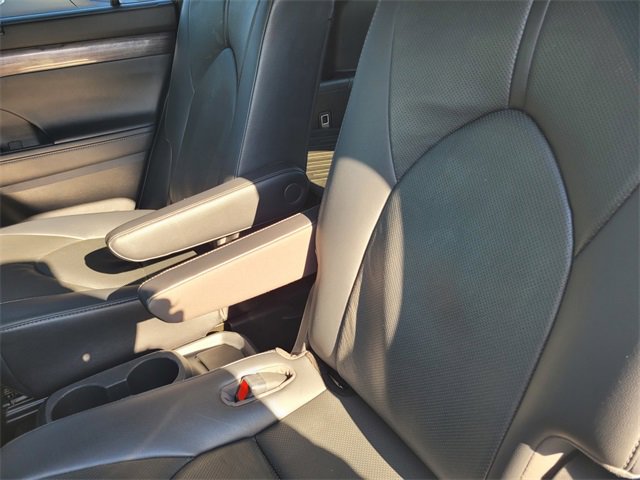 Used 2021 Toyota Highlander Limited image 15