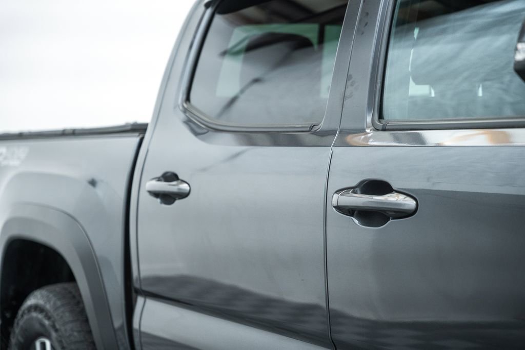 Used 2023 Toyota Tacoma TRD Off-Road w/ Technology Package AWD/4WD image 18