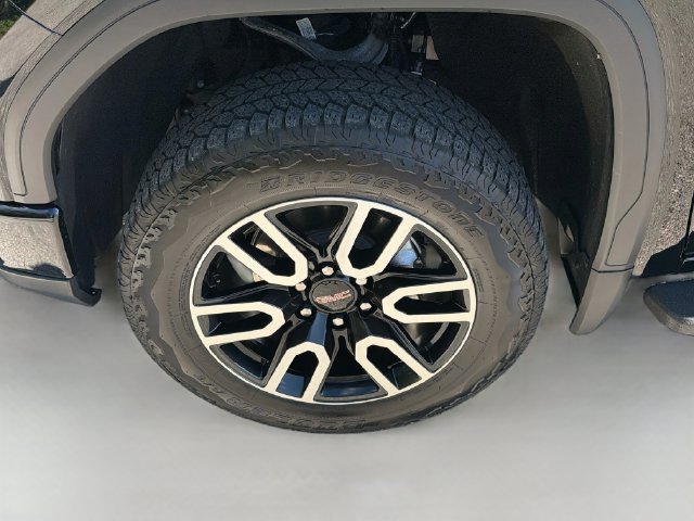Used 2025 GMC Sierra 1500 AT4 w/ AT4 Premium Package AWD/4WD image 42