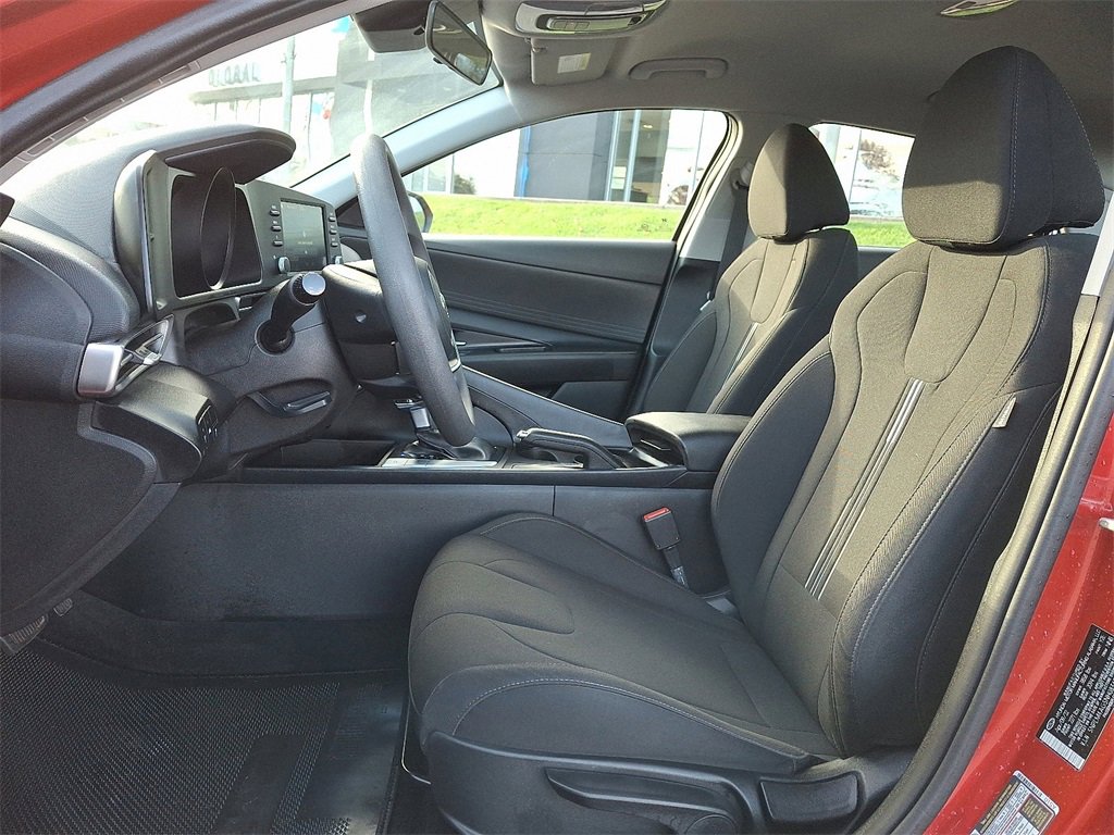 Used 2022 Hyundai Elantra SEL image 14