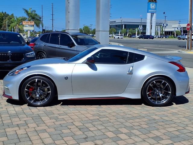 Used 2016 Nissan 370Z NISMO RWD image 2