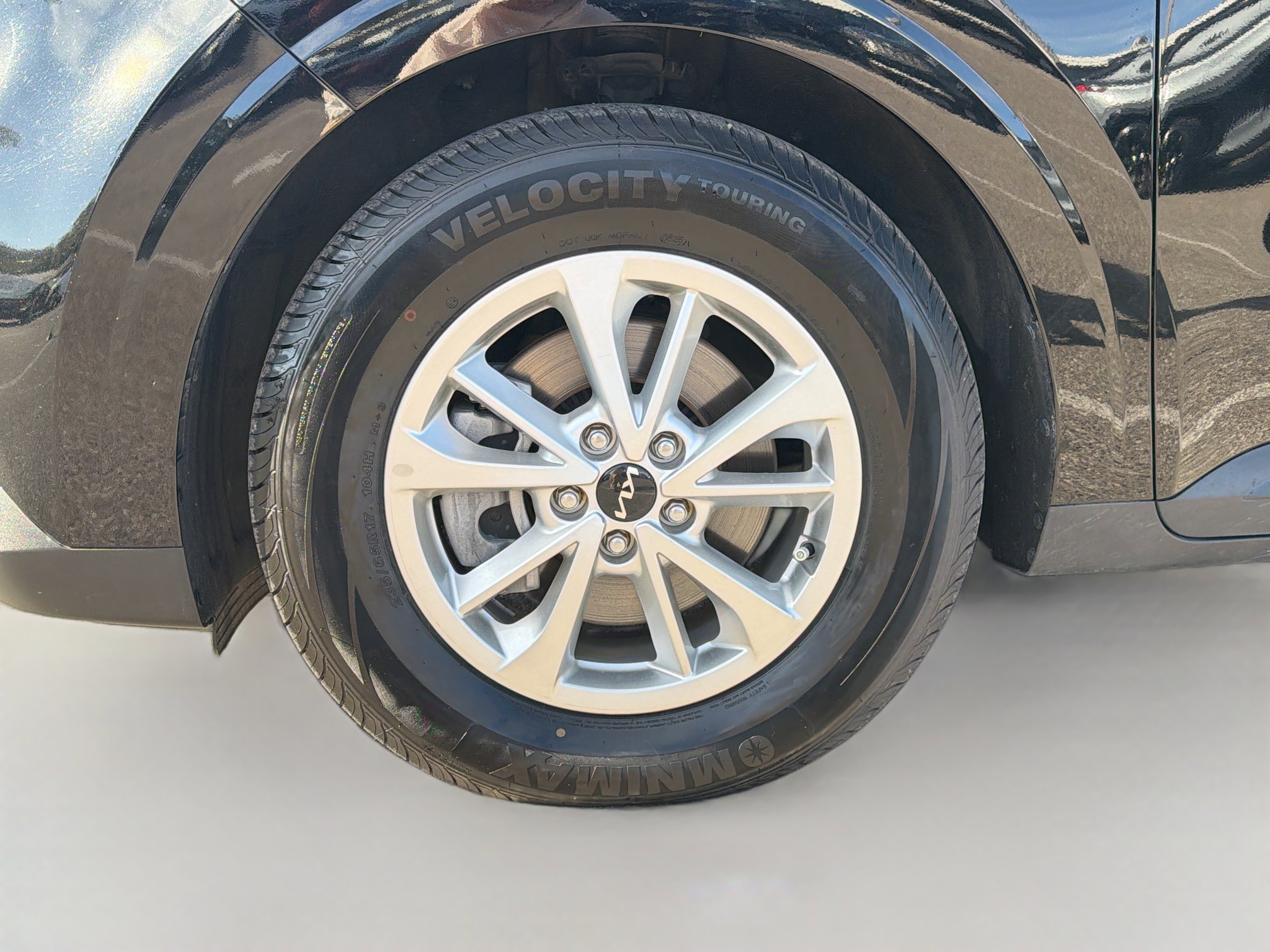 Used 2023 Kia Carnival LX image 41