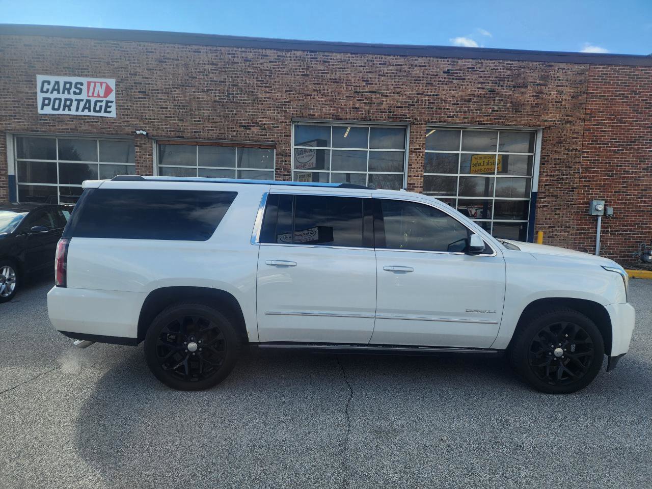 Used 2016 GMC Yukon XL Denali w/ Open Road Package AWD/4WD image 3