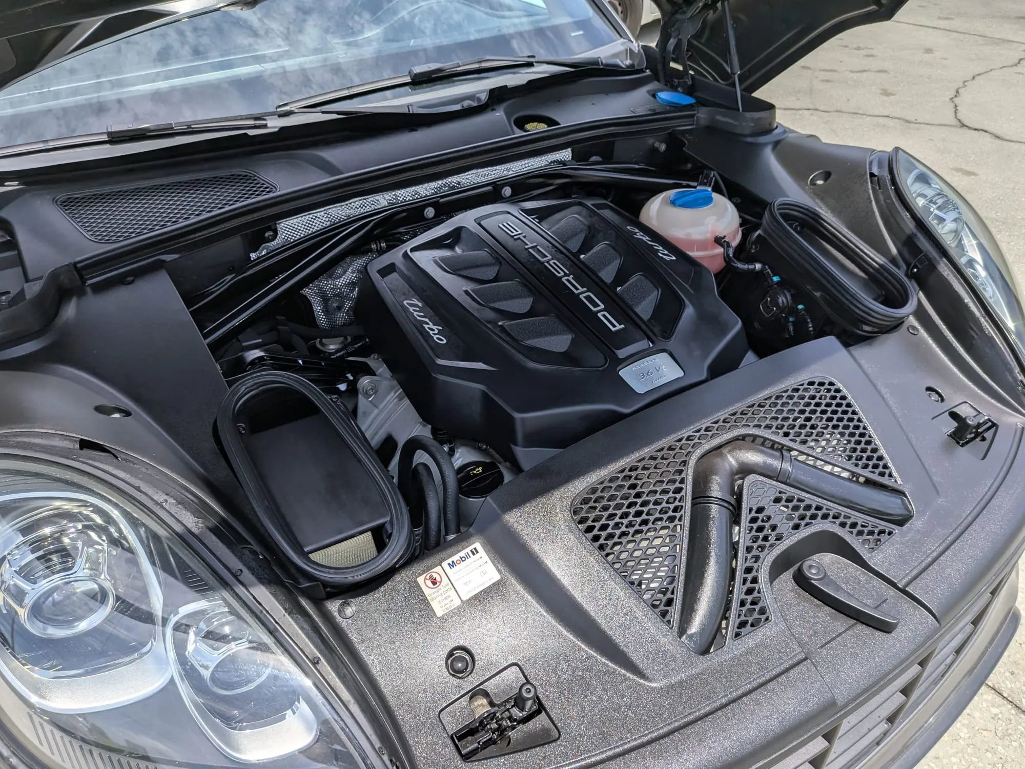 Used 2015 Porsche Macan Turbo AWD/4WD image 24