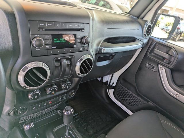 Used 2018 Jeep Wrangler Sahara w/ Connectivity Group image 16