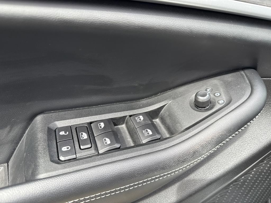 Used 2023 Jeep Grand Cherokee L Limited AWD/4WD image 13