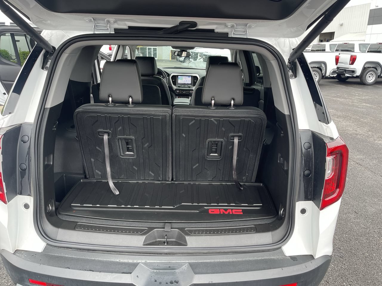 Used 2023 GMC Acadia SLT w/ Preferred Package FWD image 26