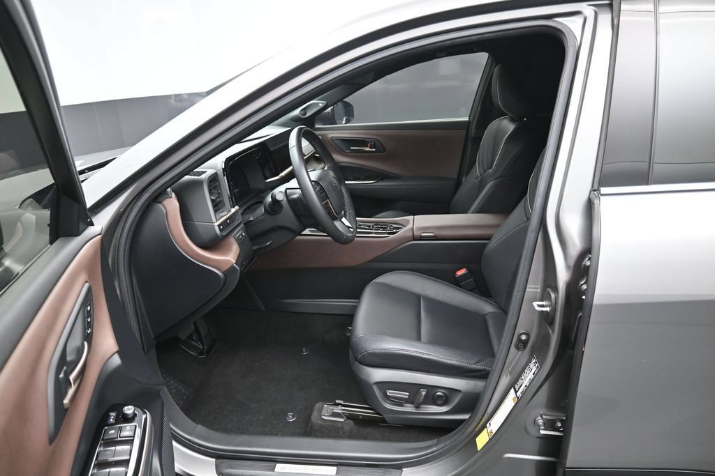 Certified 2024 Toyota Crown AWD/4WD image 9