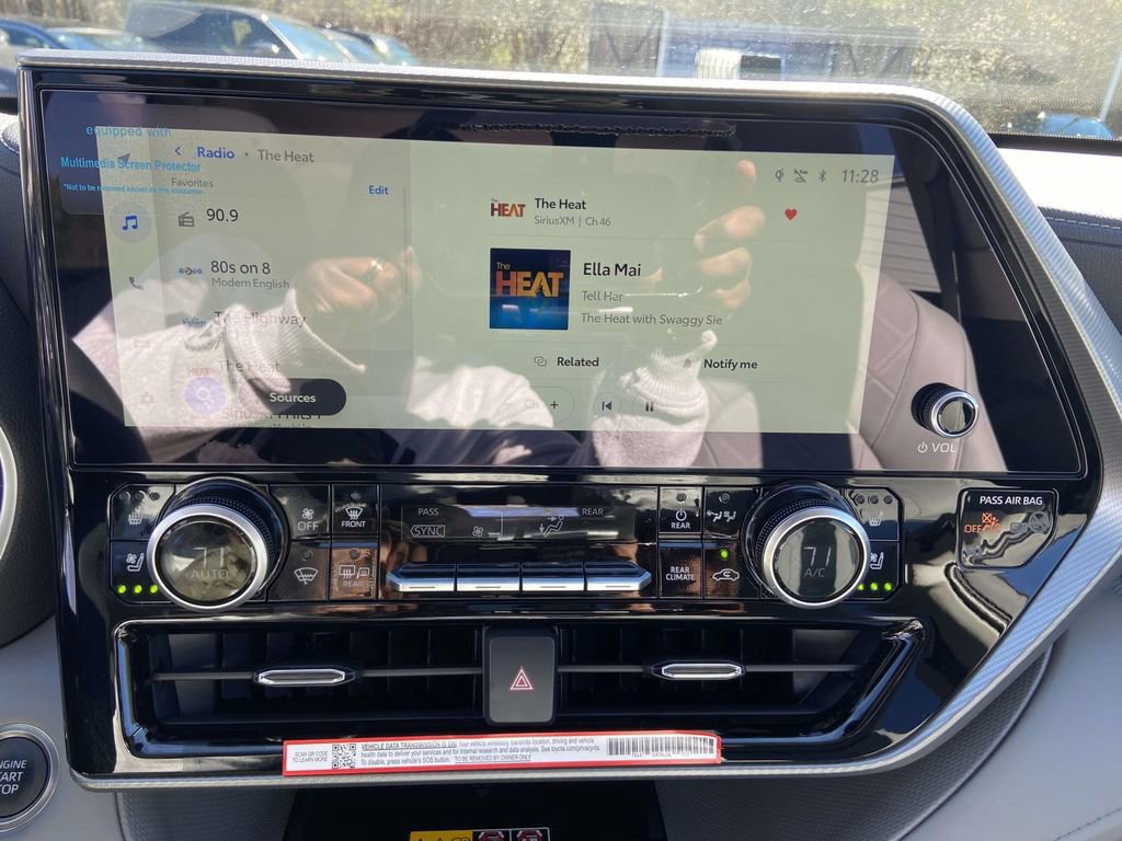 Used 2026 Toyota Highlander Limited image 24