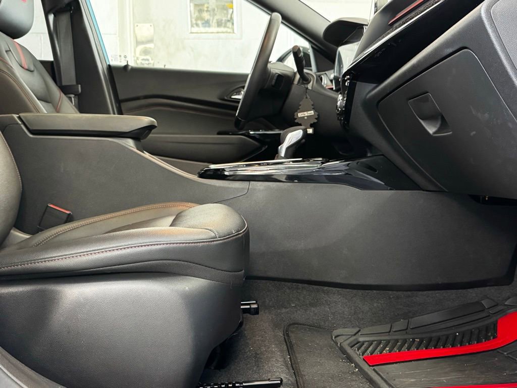 Used 2025 Chevrolet Trax RS w/ Sunroof Package FWD image 5