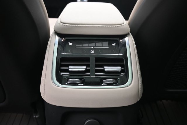 Used 2026 Volvo XC90 T8 Plus w/ Protection Package Premier AWD/4WD image 24