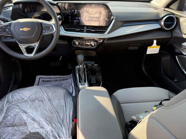 Used 2025 Chevrolet Trax LT w/ Driver Confidence Package image 12