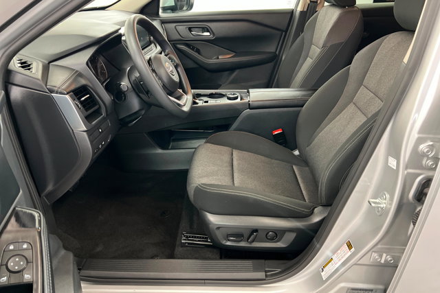 Used 2024 Nissan Rogue SV image 17
