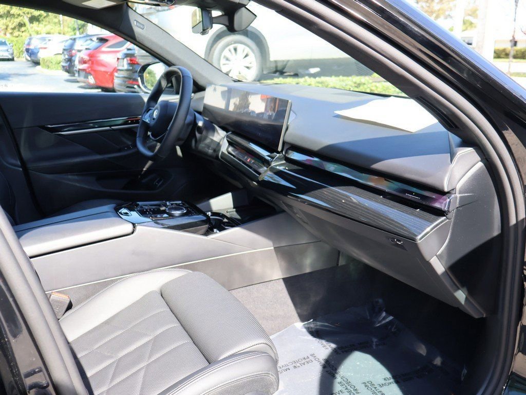 Used 2025 BMW i5 xDrive40 w/ Premium Package AWD/4WD image 30
