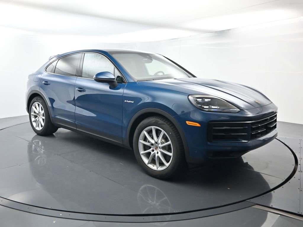 Certified 2025 Porsche Cayenne E-Hybrid Coupe AWD/4WD image 17