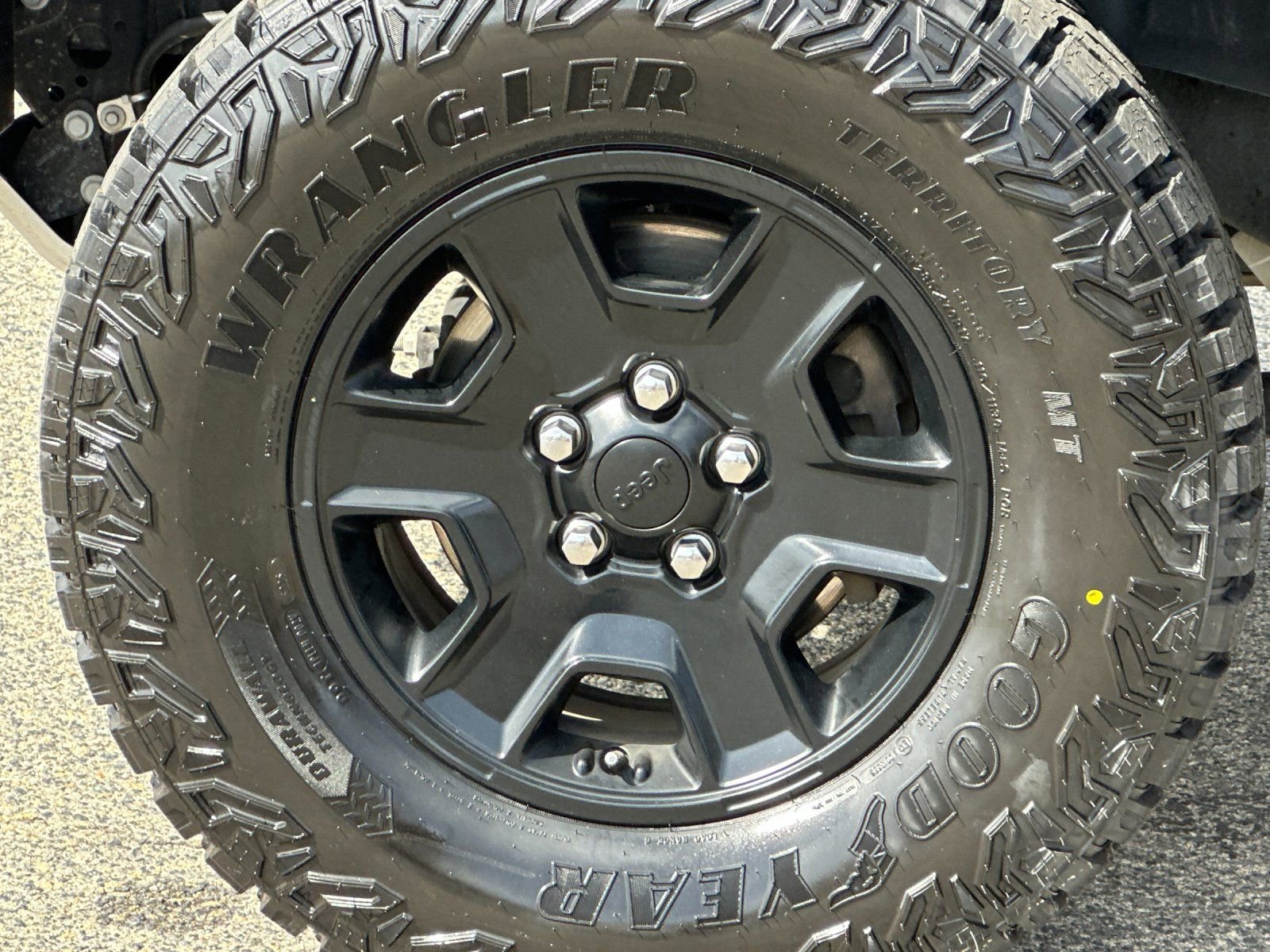 Used 2022 Jeep Gladiator Mojave AWD/4WD image 34